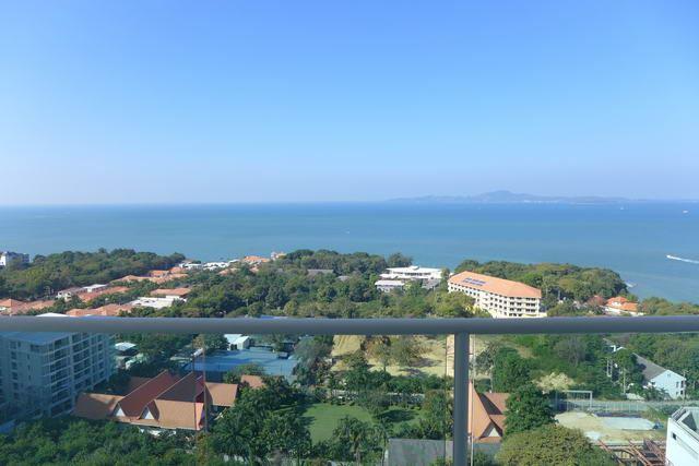 Condominium For Sale Pratumnak showing the balcony view Condominium For Sale Pratumnak showing the balcony view