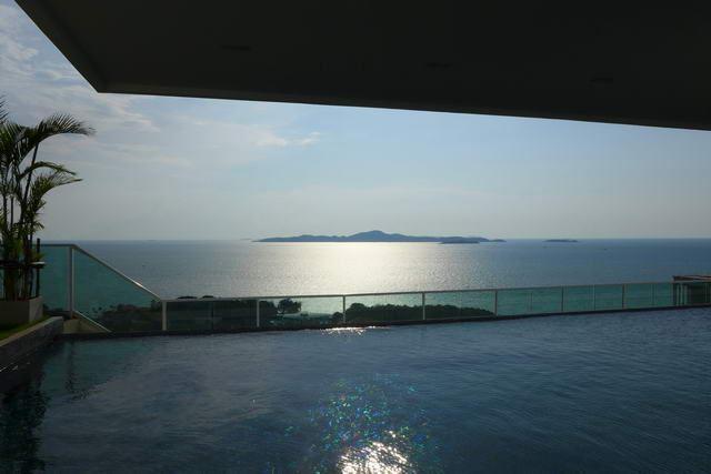 Condominium For Sale Pratumnak showing the swimming pool view Condominium For Sale Pratumnak showing the swimming pool view