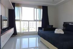 Condominium For Sale South Pattaya showing the living area