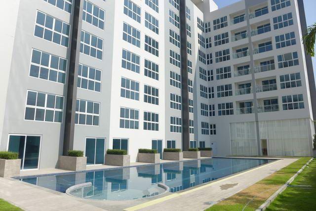 Condominium For Sale South Pattaya showing the condo and pool
