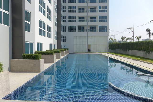 Condominium For Sale South Pattaya showing the communal pool