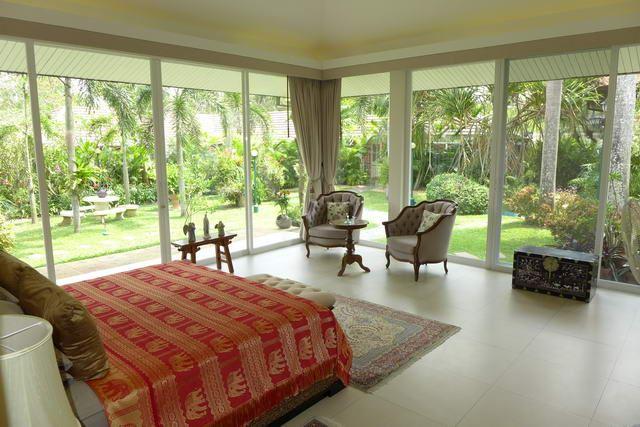 House For Sale Pattaya showing the master bedroom House For Sale Pattaya showing the master bedroom