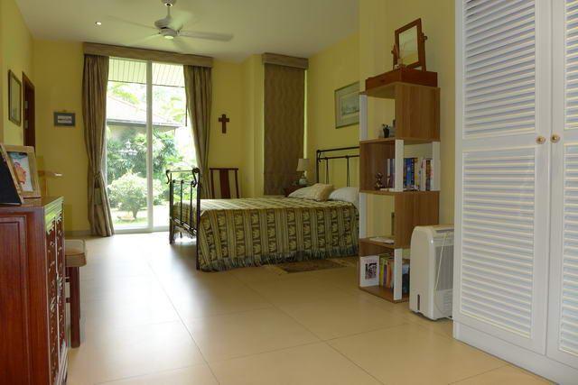 House For Sale Pattaya showing a bedroom suite House For Sale Pattaya showing a bedroom suite