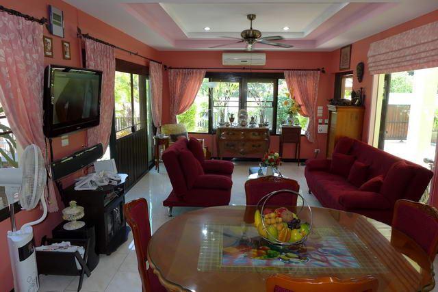 House For Sale Bangsaray showing the open plan living concept House For Sale Bangsaray showing the open plan living concept