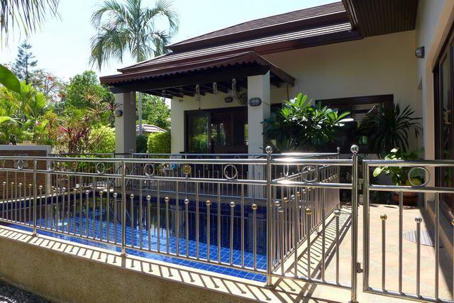 House For Sale Bangsaray showing the swimming pool