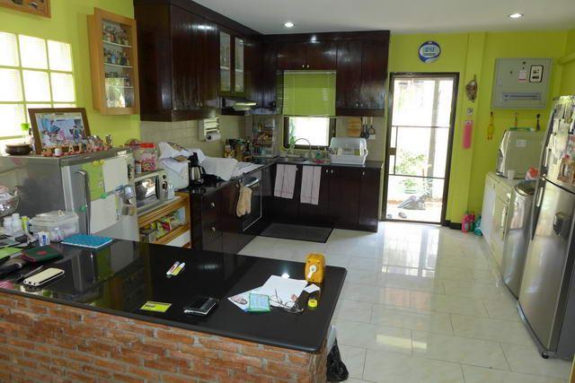 House For Sale Bangsaray showing the kitchen House For Sale Bangsaray showing the kitchen