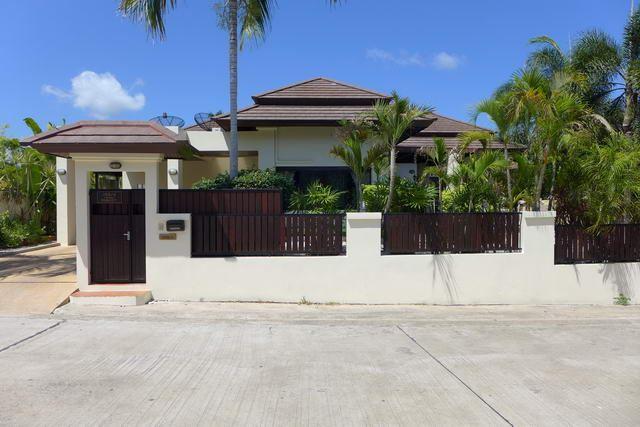 House For Sale Bangsaray showing the road frontage House For Sale Bangsaray showing the road frontage