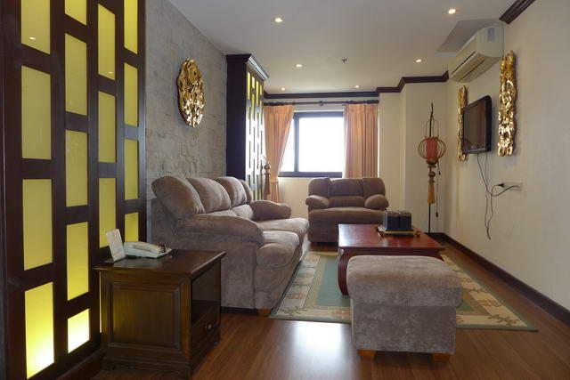 Condominium For Sale Pattaya showing the living area
