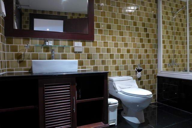 Condominium For Sale Pattaya showing the bathroom