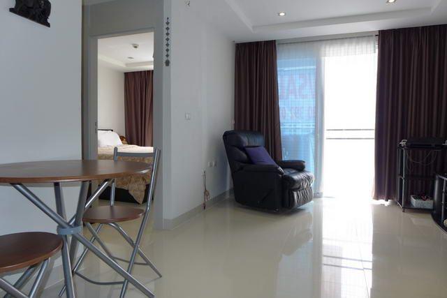 Condominium For Sale Pattaya showing the dining and living areas