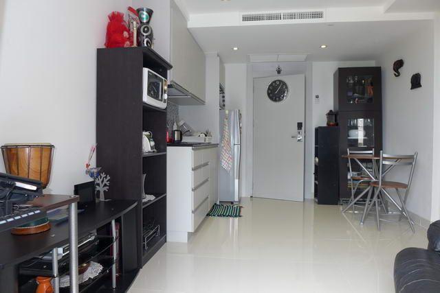 Condominium For Sale Pattaya showing the dining and kitchen areas Condominium For Sale Pattaya showing the dining and kitchen areas