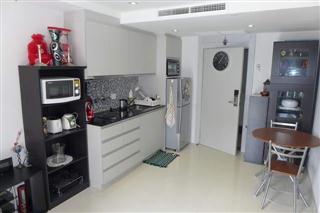 Condominium For Sale Pattaya showing the kitchen