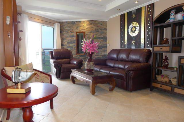 Condominium For Sale Jomtien showing the living room Condominium For Sale Jomtien showing the living room