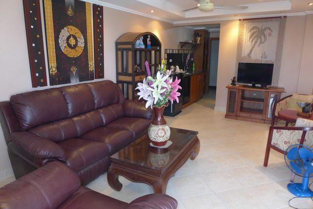 Condominium For Sale Jomtien showing the living area Condominium For Sale Jomtien showing the living area