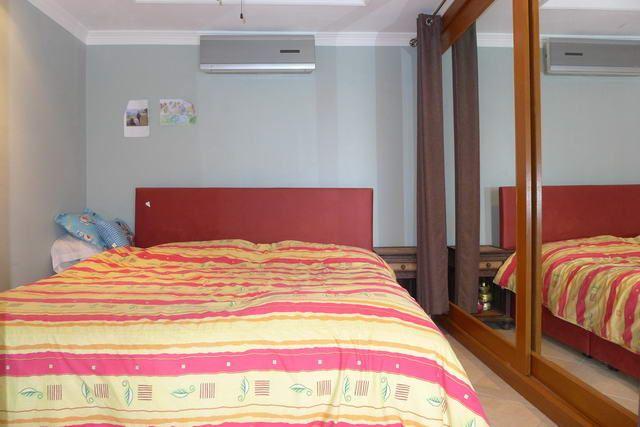 Condominium For Sale Jomtien showing the bedroom wardrobes Condominium For Sale Jomtien showing the bedroom wardrobes