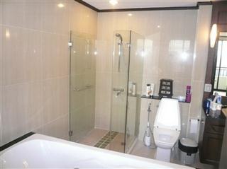 Condominium for rent Prime Suites Pattaya showing the bathroom