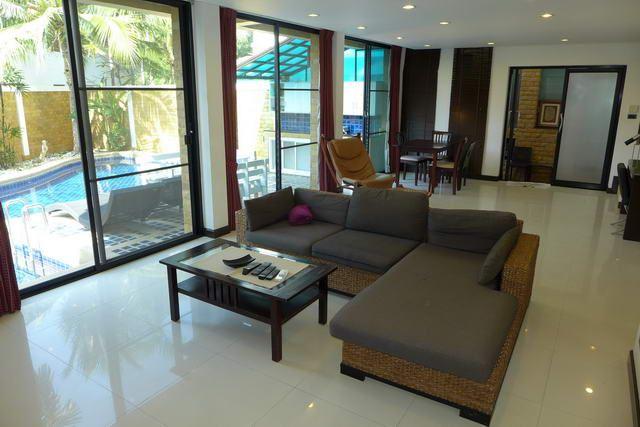 Holiday Pool Villa Rental Business for Sale Pattaya showing a living area