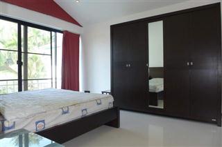 Holiday Pool Villa Rental Business for Sale Pattaya showing a bedroom suite