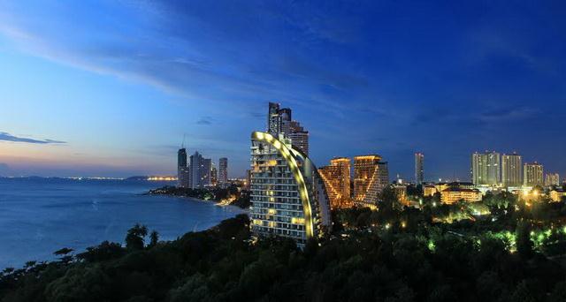 Condominium for sale Pattaya The Cove showing the nighttime view