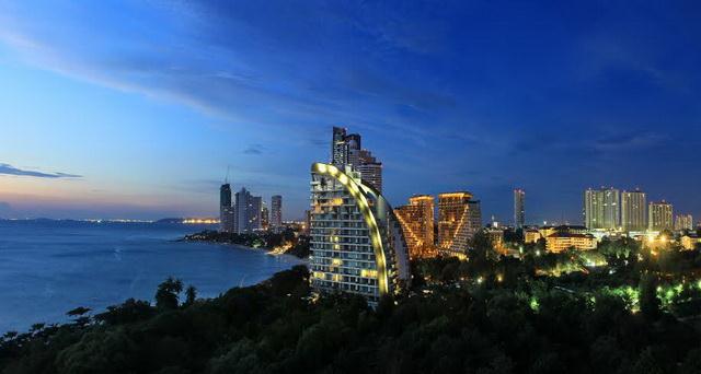 Condominium for sale Pattaya The Cove showing the nighttime view Condominium for sale Pattaya The Cove showing the nighttime view