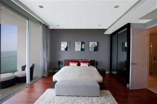Condominium for sale Pattaya The Cove showing the master bedroom suite