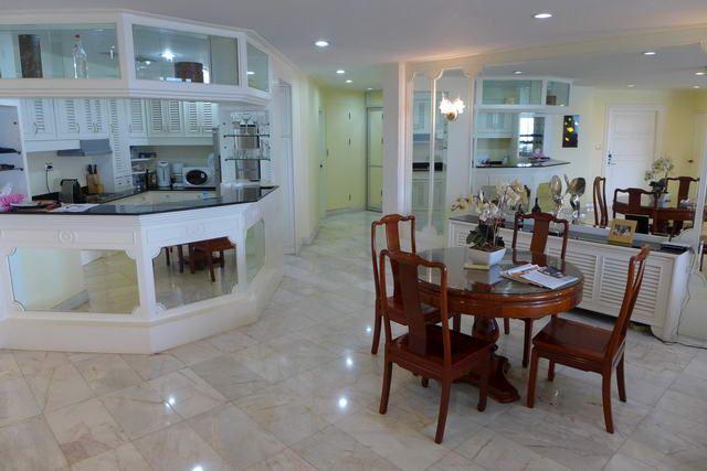 Condominium For Sale Naklua showing the kitchen and dining areas Condominium For Sale Naklua showing the kitchen and dining areas