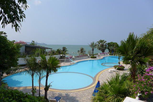 Condominium For Sale Naklua showing the communal swimming pool Condominium For Sale Naklua showing the communal swimming pool