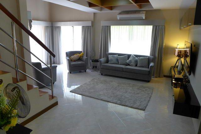 House for sale East Pattaya showing the living area House for sale East Pattaya showing the living area