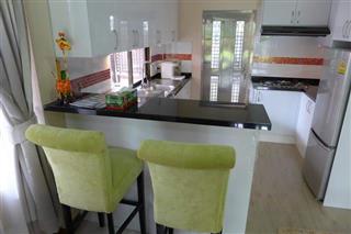 House for sale East Pattaya showing the kitchen