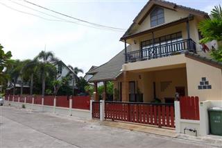 House for sale East Pattaya showing the house frontage
