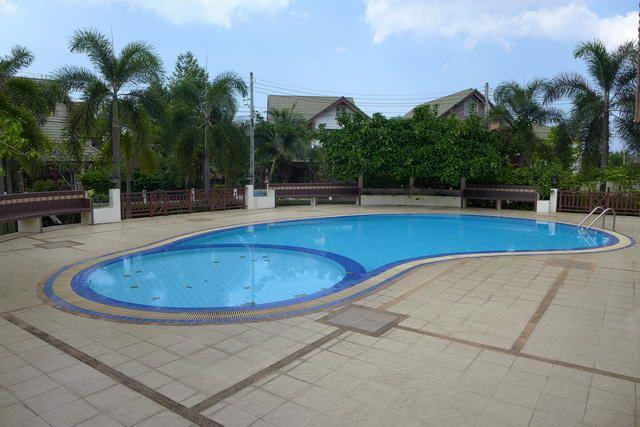 House for sale East Pattaya showing the communal pool House for sale East Pattaya showing the communal pool
