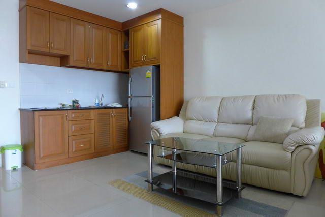 Condominium For Sale Jomtien showing the living and kitchen area