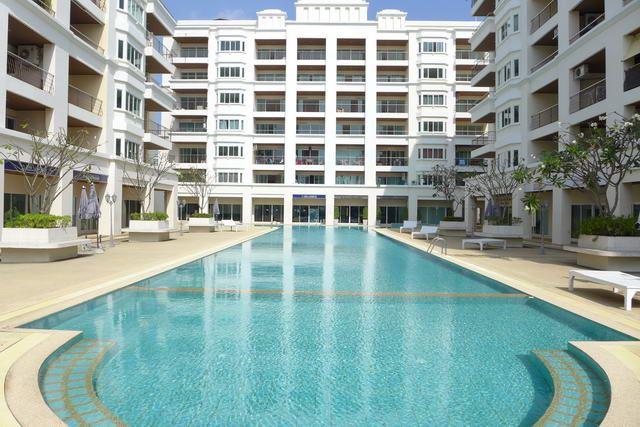 Condominium For Sale Jomtien showing the condo and pool