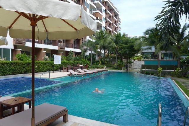 Condominium For Sale Pattaya showing the communal pool