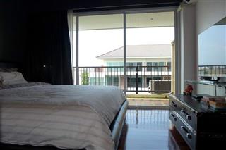 Condominium For Sale Pattaya showing the bedroom