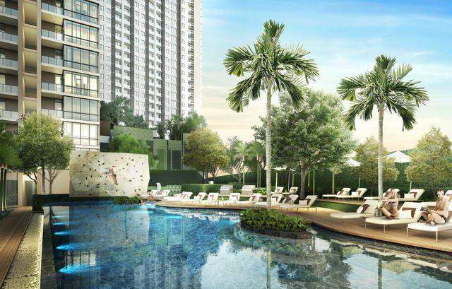 Condominium For Sale Pratumnak showing the communal pool and building Condominium For Sale Pratumnak showing the communal pool and building