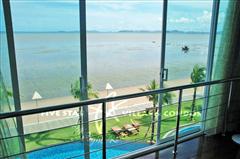 Condominium for rent in Naklua at Ananya showing the sea views