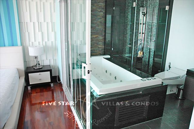Condominium for rent in Naklua at Ananya showing the en-suite bathroom Condominium for rent in Naklua at Ananya showing the en-suite bathroom