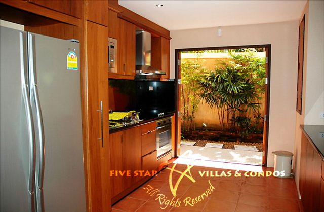 House for sale Na Jomtien showing the kitchen