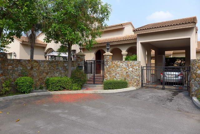 House For Sale Pattaya showing the house entrance House For Sale Pattaya showing the house entrance