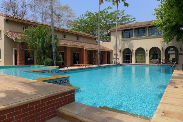 House for sale Pattaya showing the communal swimming pool House for sale Pattaya showing the communal swimming pool