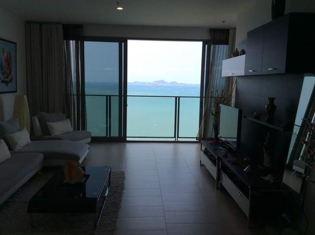 Condominium For Sale Northpoint Pattaya showing the living room and balcony view