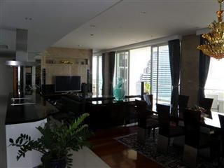 Condominium for sale Pattaya The Cove showing the dining and living areas 