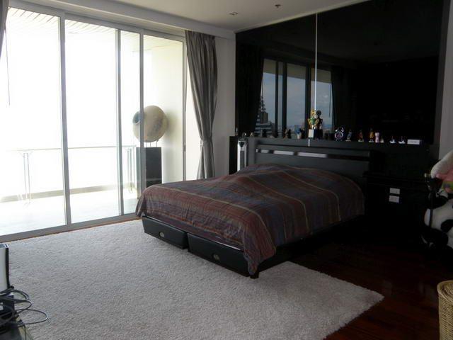 Condominium for sale Pattaya The Cove showing the second bedroom