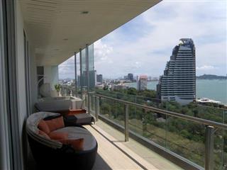 Condominium for sale Pattaya The Cove showing the balcony with Jacuzzi and sea view