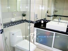 Condominium for rent on Pattaya Beach at VT 6 showing the bathroom