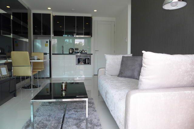 Condominium for sale on Pratumnak The Vision RESALE showing the living and kitchen Condominium for sale on Pratumnak The Vision RESALE showing the living and kitchen