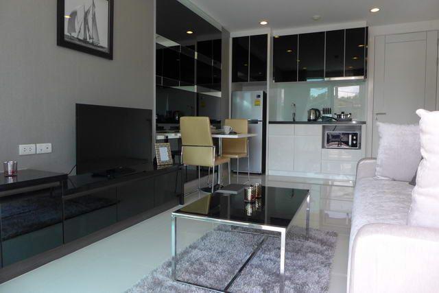 Condominium for sale on Pratumnak The Vision RESALE showing the living room Condominium for sale on Pratumnak The Vision RESALE showing the living room