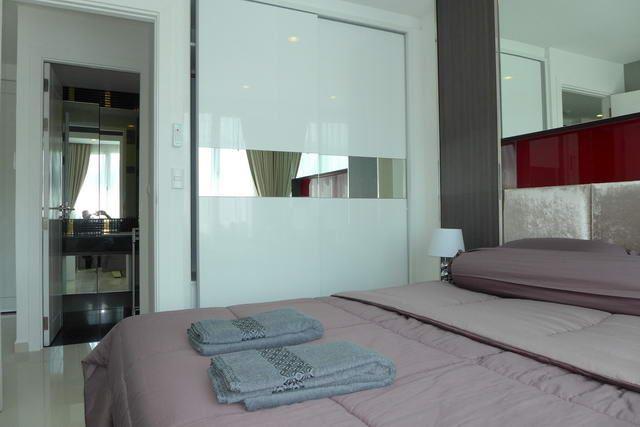 Condominium for sale on Pratumnak The Vision RESALE showing the bedroom suite Condominium for sale on Pratumnak The Vision RESALE showing the bedroom suite