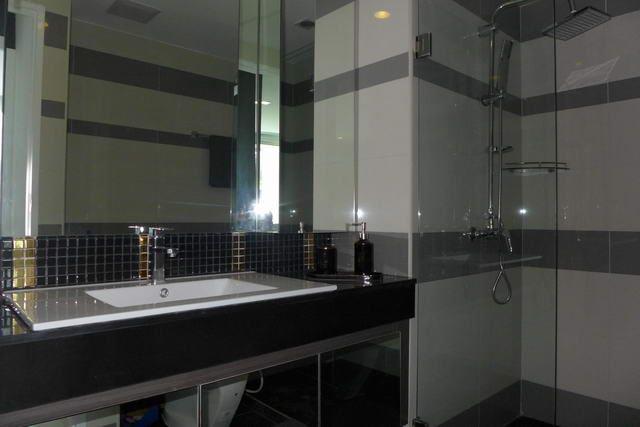 Condominium for sale on Pratumnak The Vision RESALE showing the bathroom Condominium for sale on Pratumnak The Vision RESALE showing the bathroom